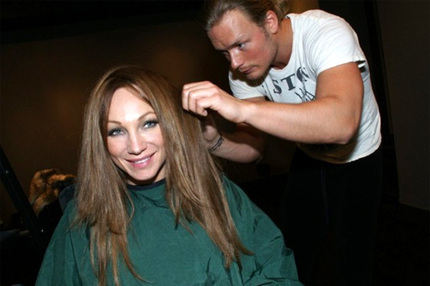 Charlotte Perrelli får håret fixat av Mattias Stafsing. Charlotte Perrelli får håret fixat av Mattias Stafsing.