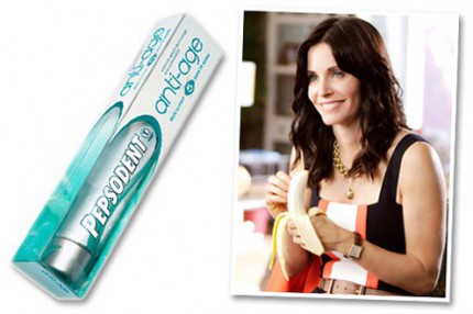 Courtney Cox i "Cougar Town". Glöm inte att borsta tänderna! Courtney Cox i "Cougar Town". Glöm inte att borsta tänderna!