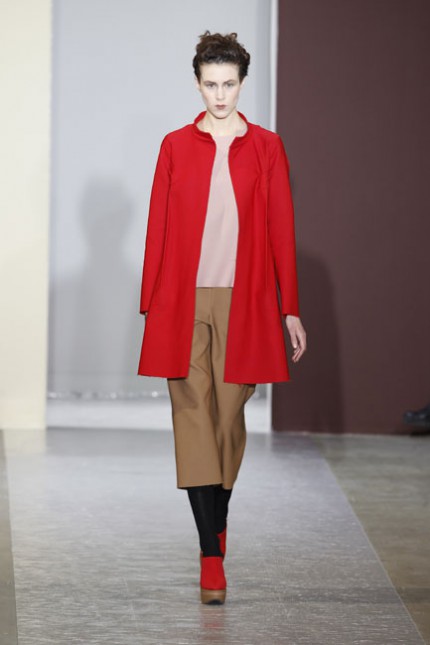 Kamelfärgat och rött hos Marni, A/W 2010.