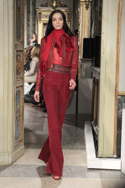 Olika röda nyanser av rött hos Emilio Pucci, A/W 2010.