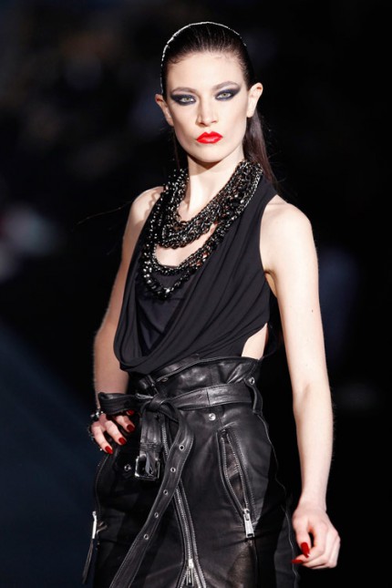 Modellen Jacquelyn Jablonski på visningen för DSquared2, A/W 2010.