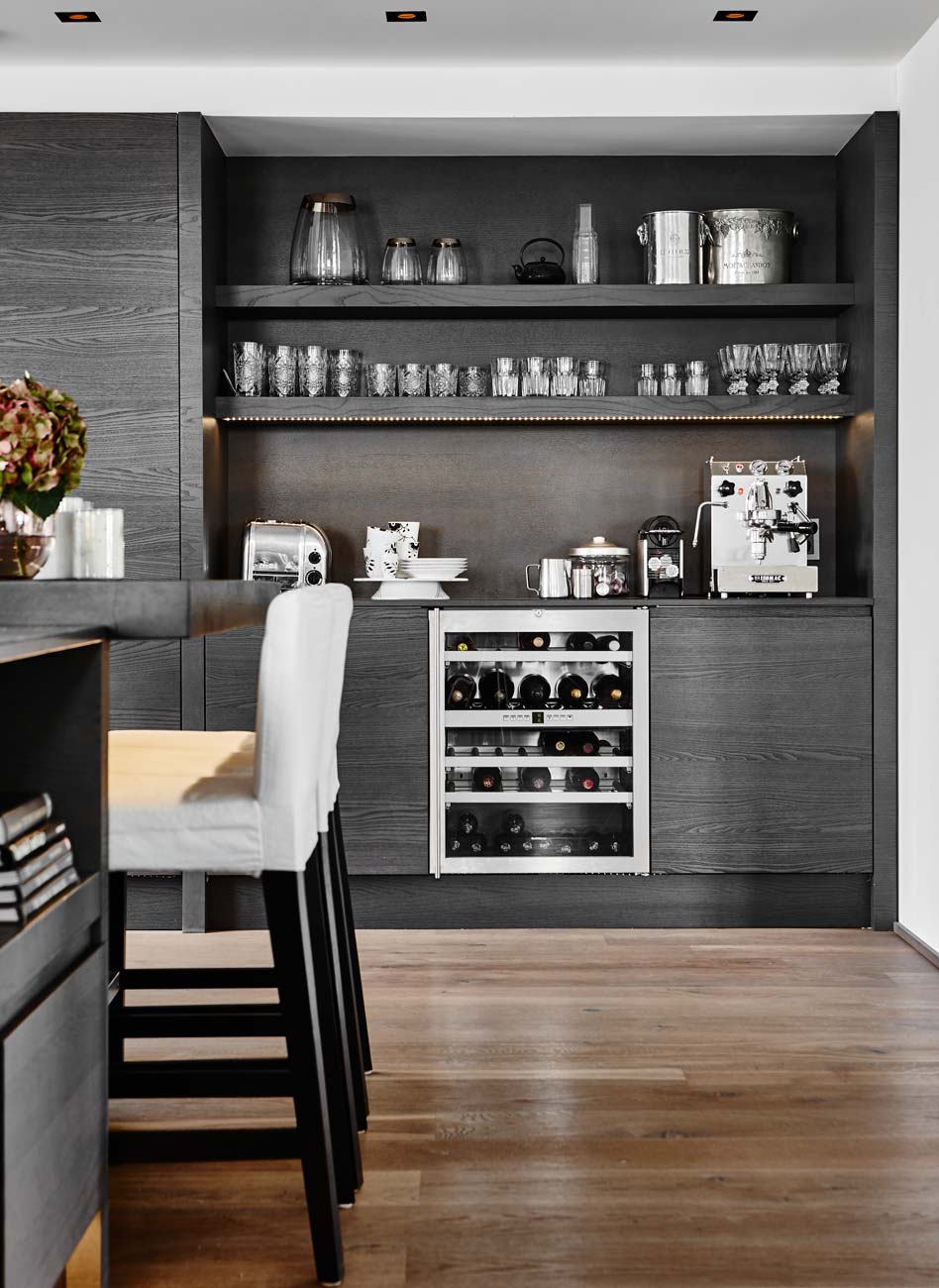 Mörkt trä och jordiga toner Emelie Ekman 34 kvadrat Mörkt trä och jordiga toner Emelie Ekman 34 kvadrat
