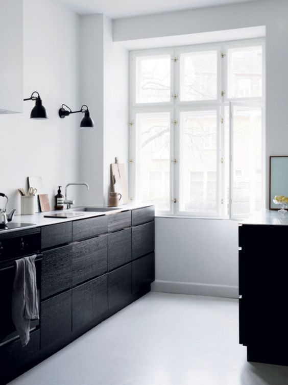 Svart vägglampa till nya köket Emelie Ekman 34 kvadrat