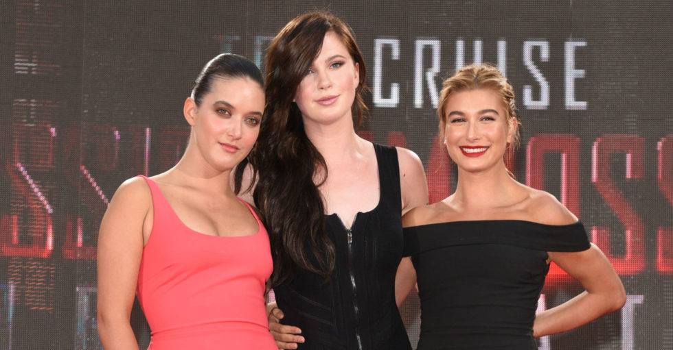 Alaia Baldwin och Ireland Baldwin ryktas vara Haileys brudtärnor under bröllopet.