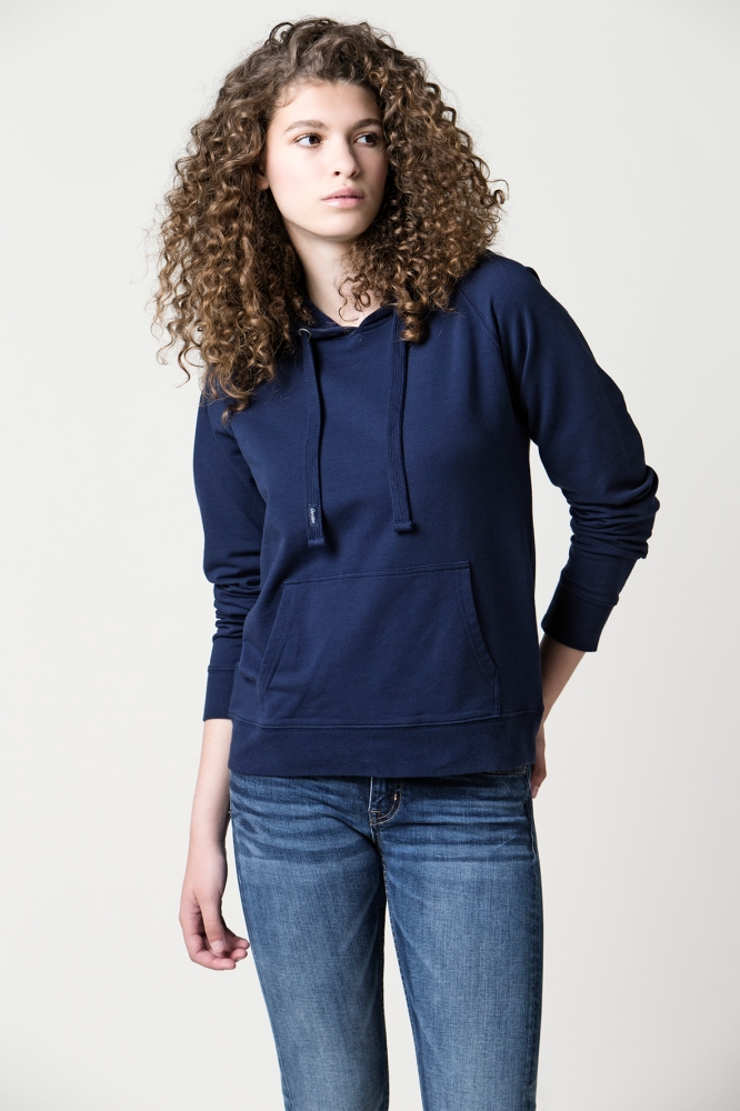 Våga färg! 10 trendiga hoodies som lyfter din outfit | Frida Våga färg! 10 trendiga hoodies som lyfter din outfit | Frida