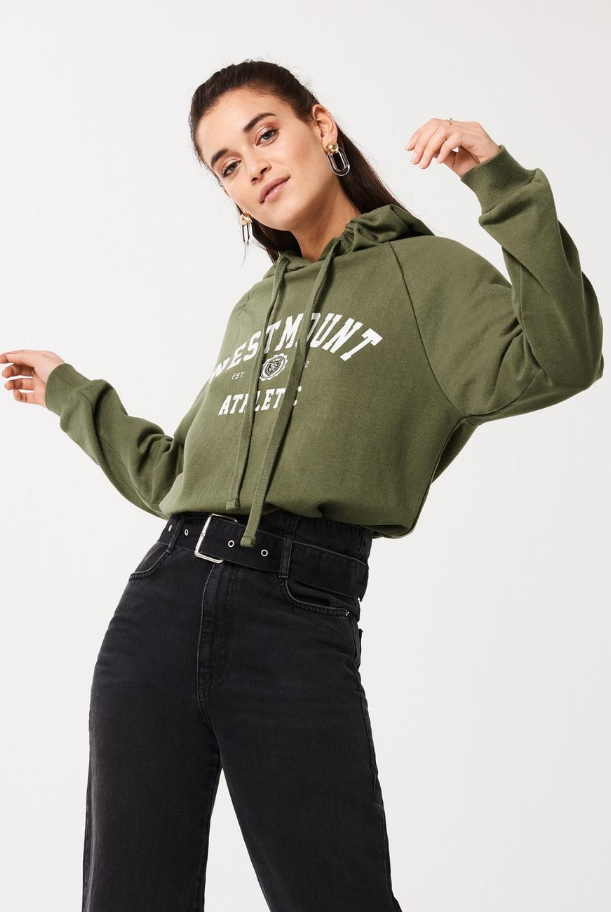 Våga färg! 10 trendiga hoodies som lyfter din outfit | Frida Våga färg! 10 trendiga hoodies som lyfter din outfit | Frida