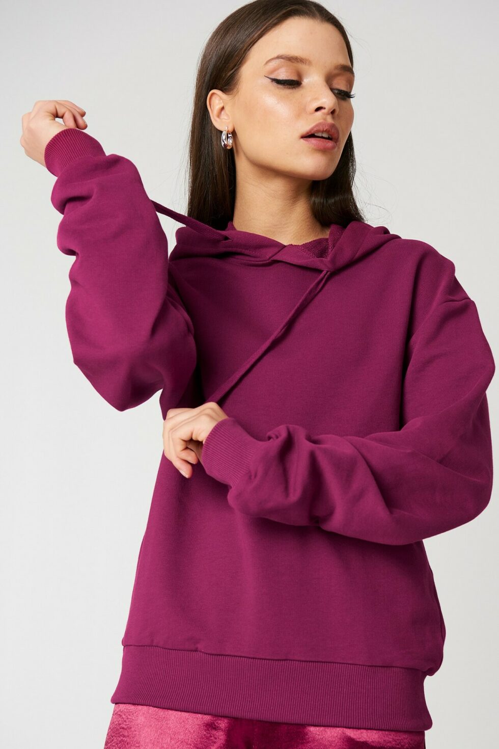 Våga färg! 10 trendiga hoodies som lyfter din outfit | Frida Våga färg! 10 trendiga hoodies som lyfter din outfit | Frida