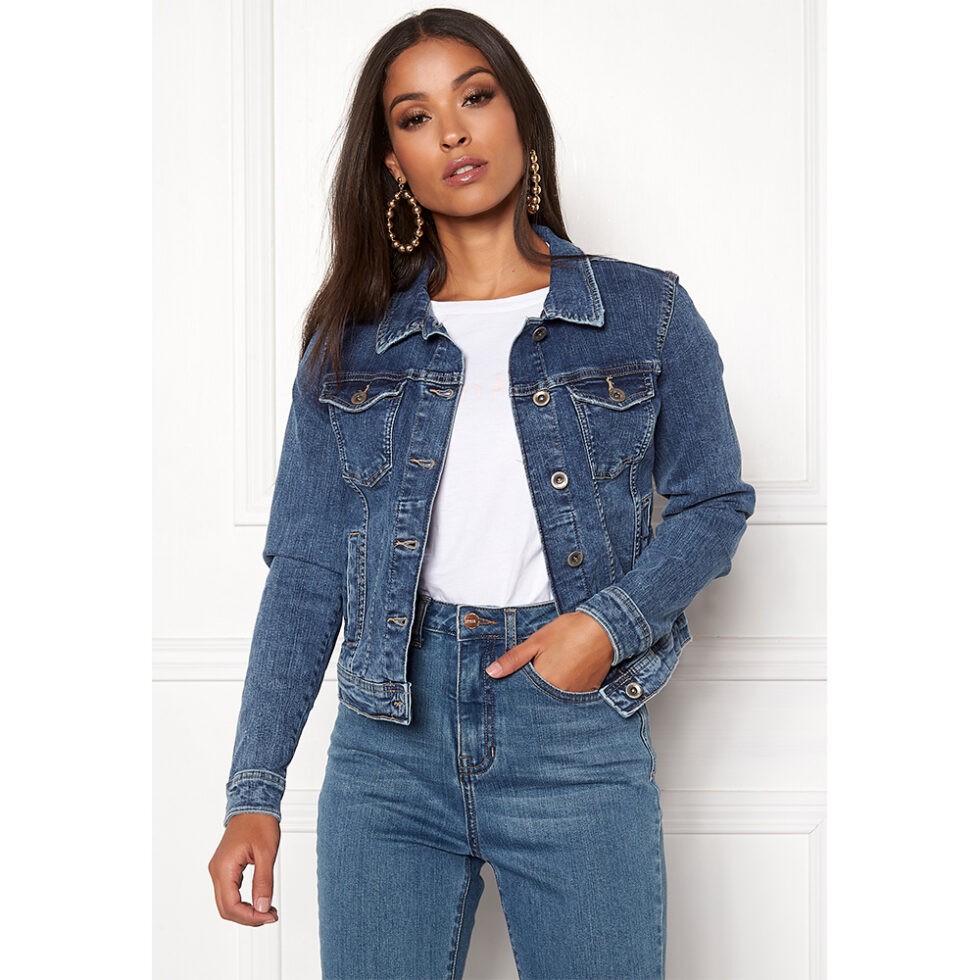 10 fina jeansjackor i butik just nu – i olika färger och 10 fina jeansjackor i butik just nu – i olika färger och